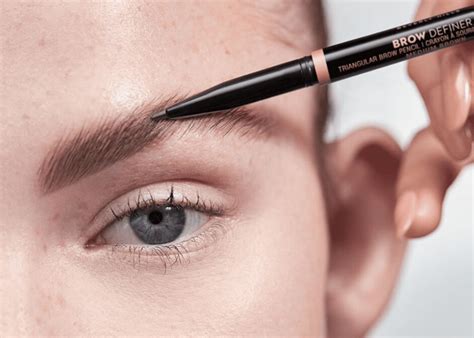 The Benefits of Using a Magic Eyebrow Pencil for Eyebrow Maintenance